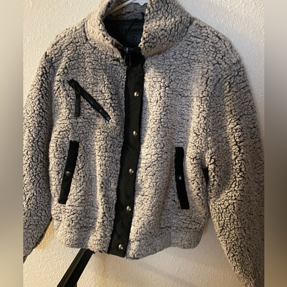 BlankNYC Sherpa’s jacket black and gray